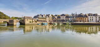 Visit the town of Auray